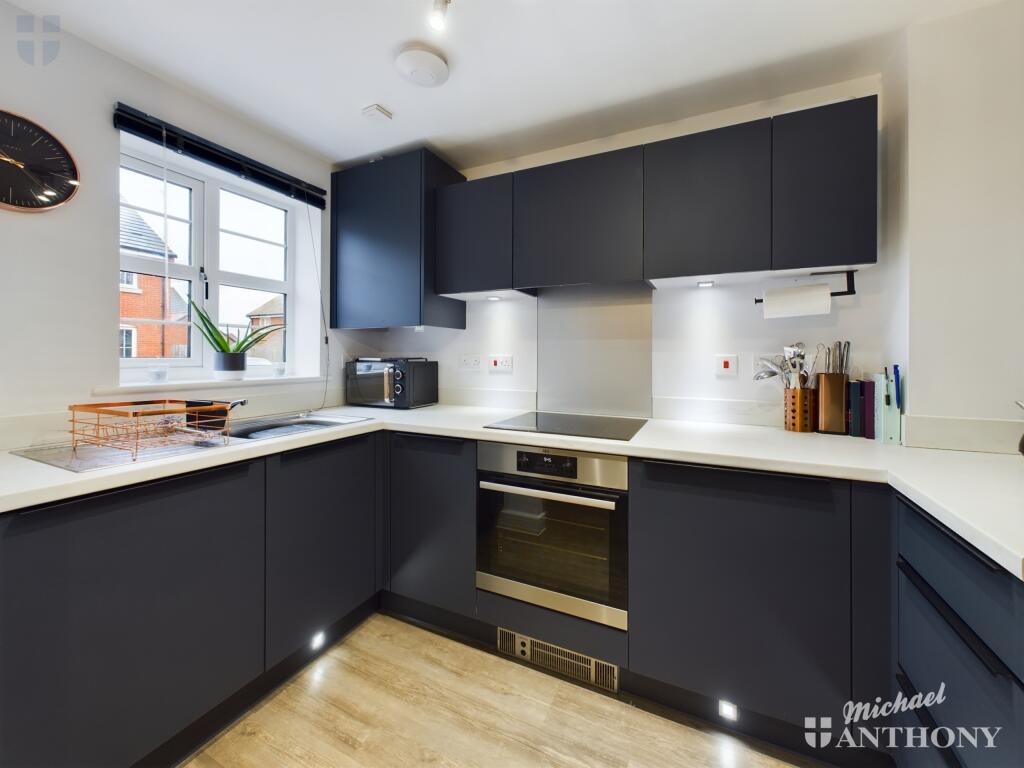 CAM03852G0-PR0195-STILL002