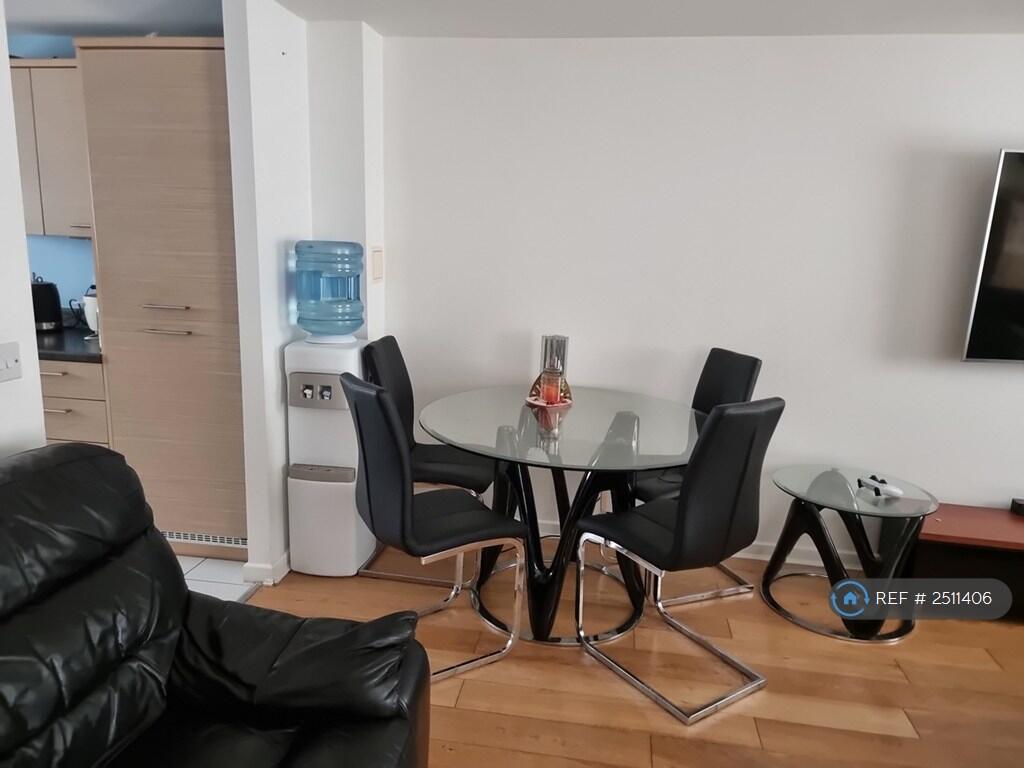 Lounge/ Dining Area