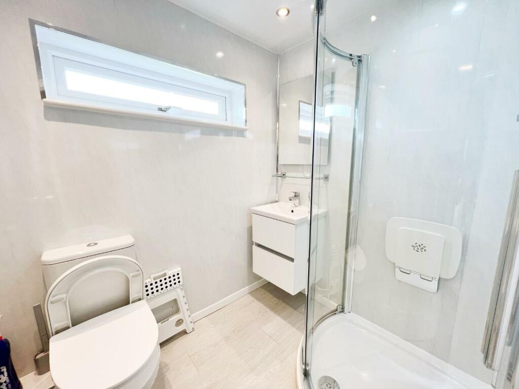 Shower Room.jpg