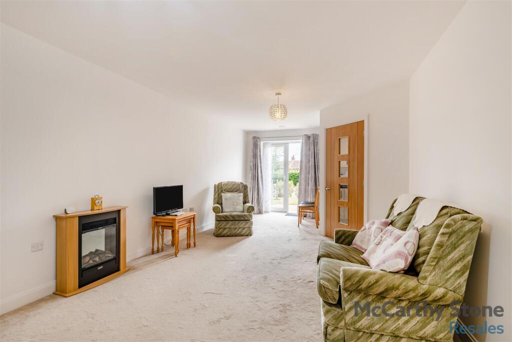 8654745-interior10.jpg
