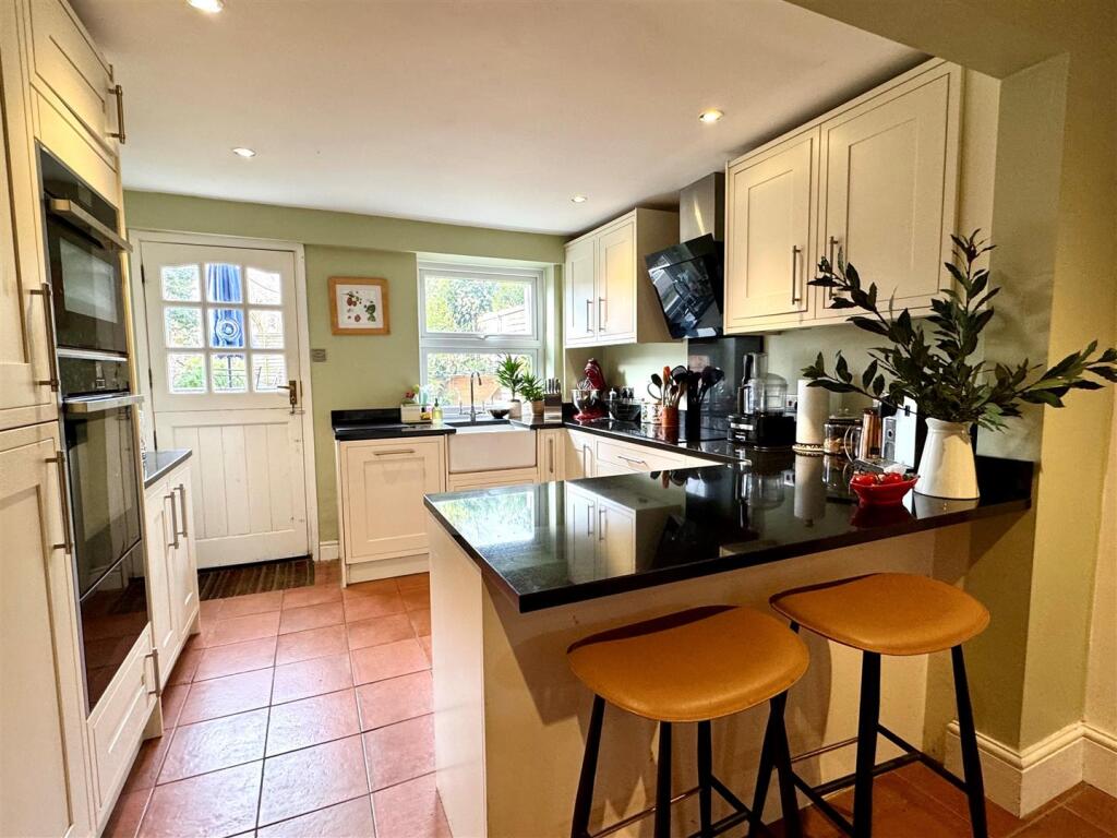 kitchen granite.jpg