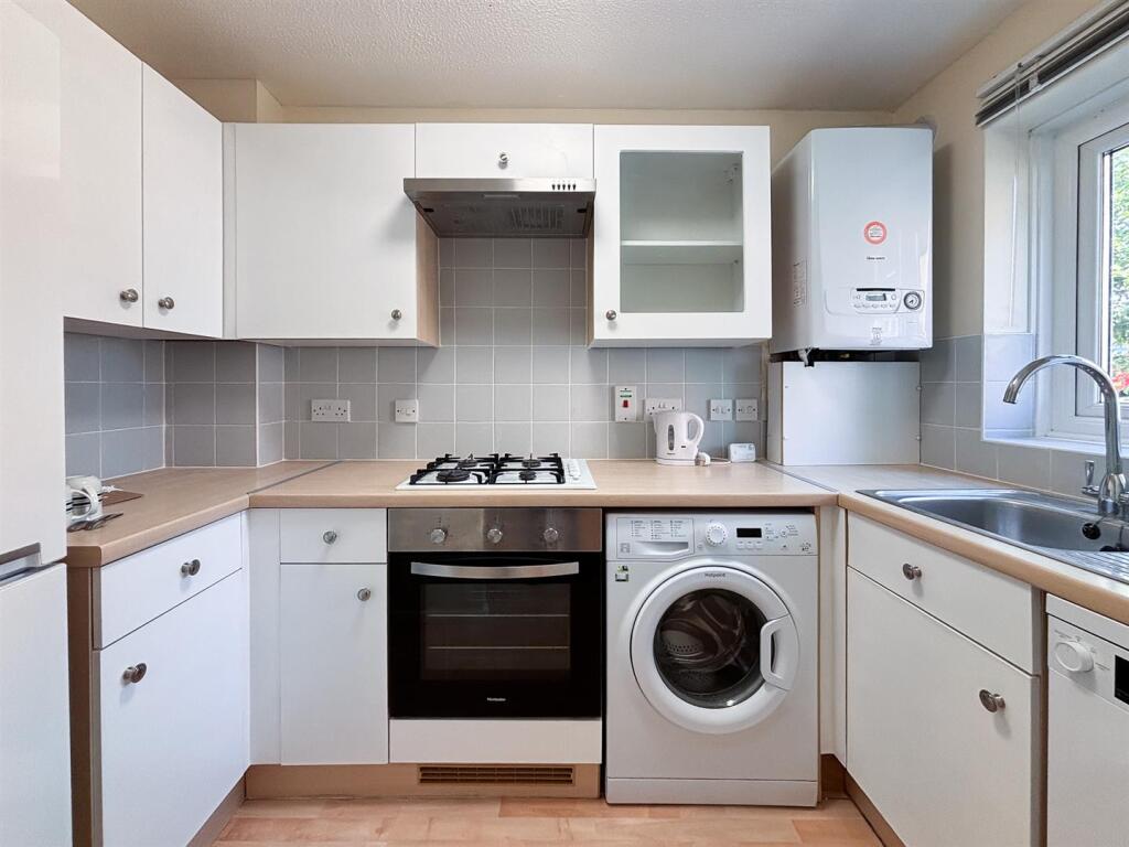 Kitchen1.JPG