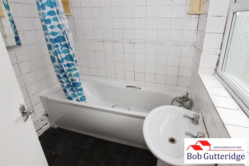 GROUND FLOOR BATHROOM