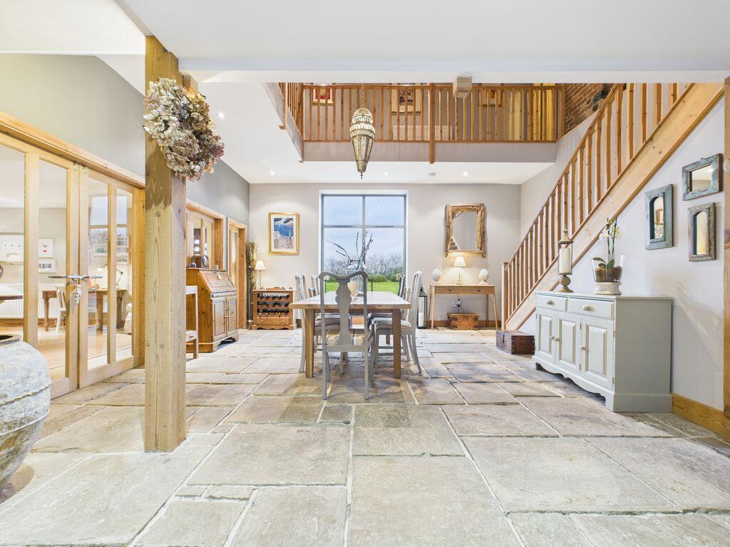 Entrance Hall / Dining Room