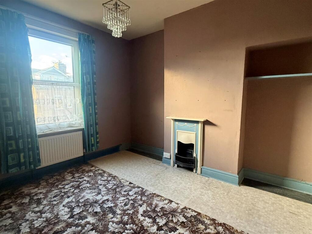 62 QVS - Bedroom.jpg