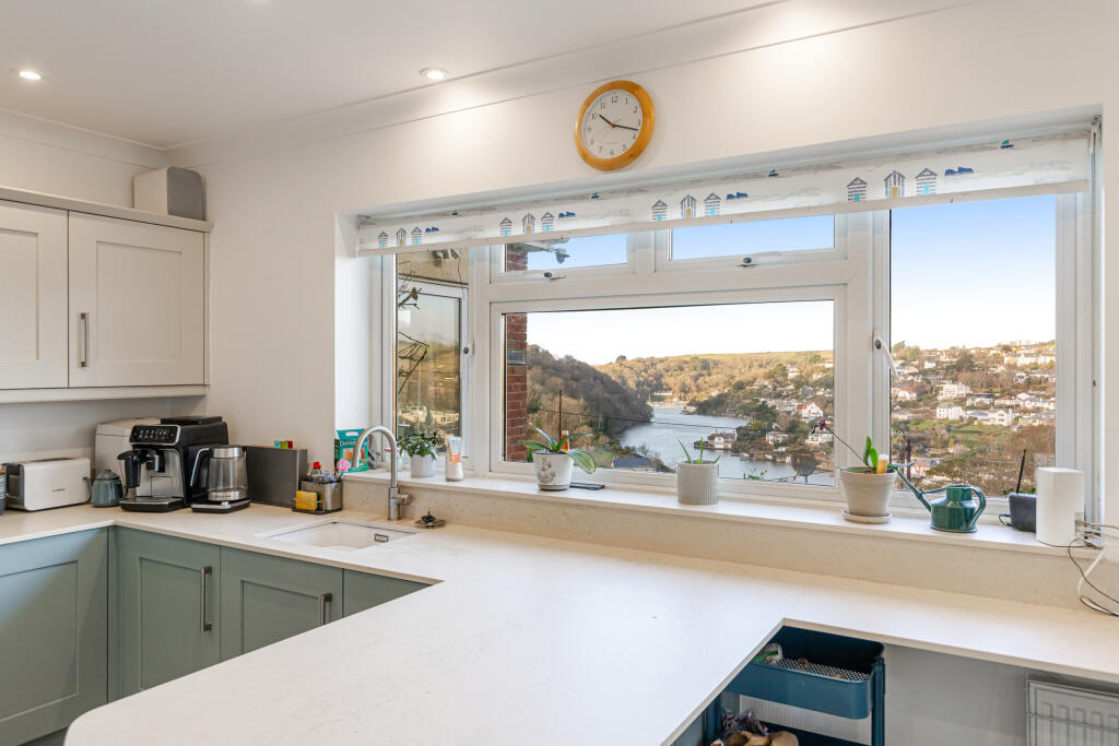 A11 - Noss Mayo, Stoke Road, Westonhay - 251210