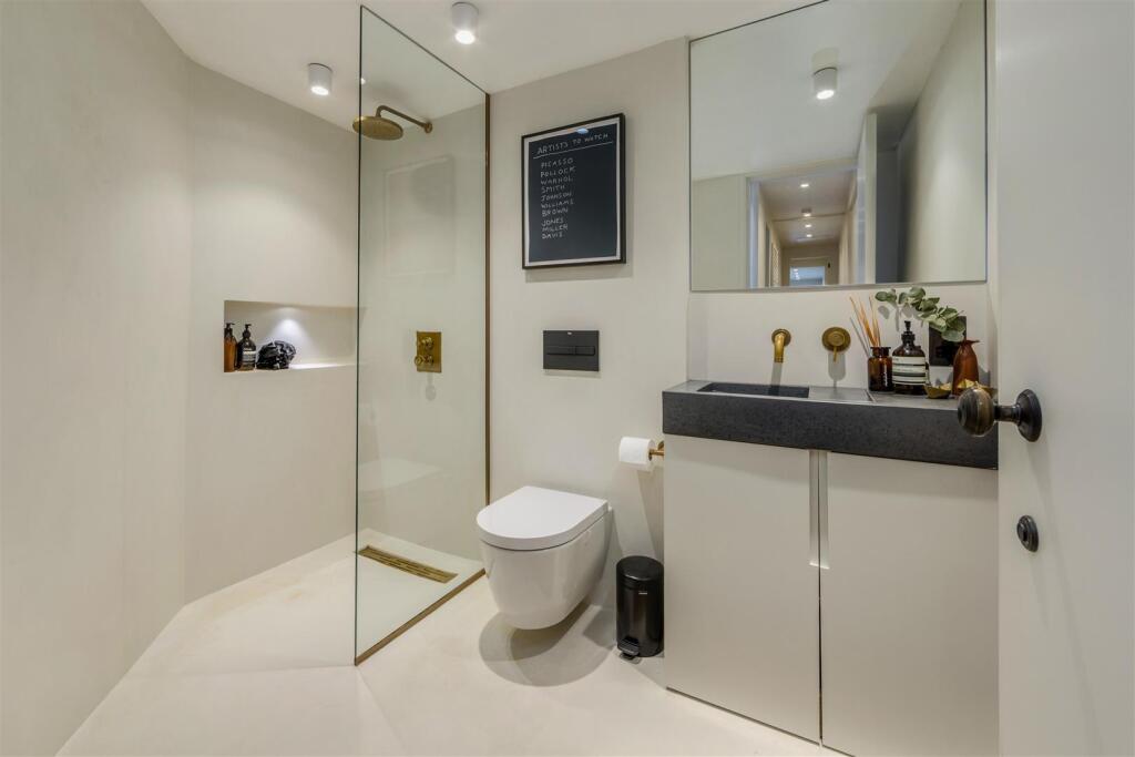 Guest shower room.jpg