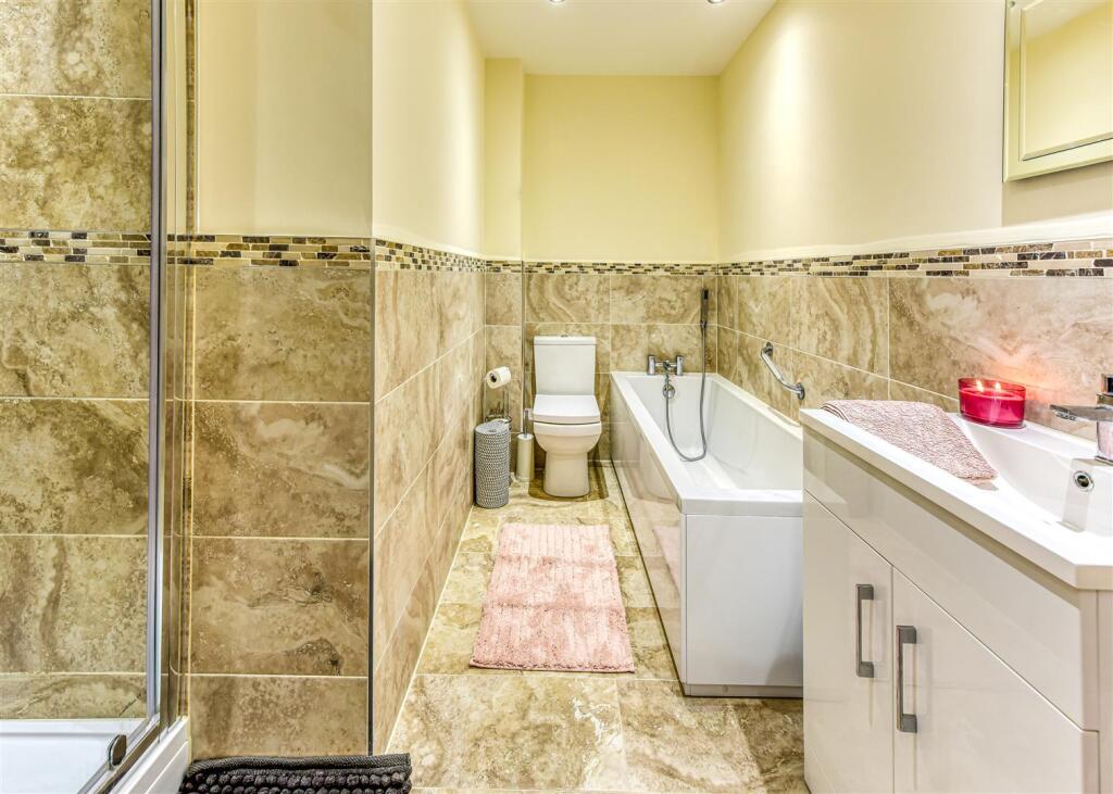 3 The Gables-bath1.jpg