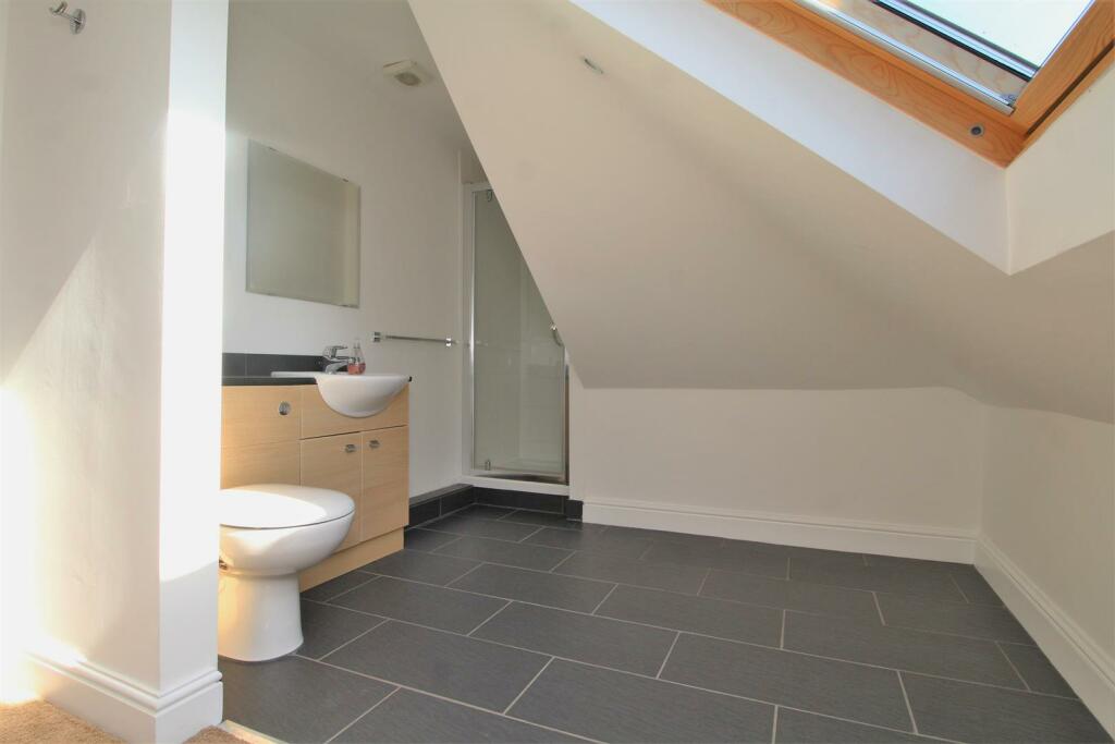 ENSUITE SHOWER ROOM 2