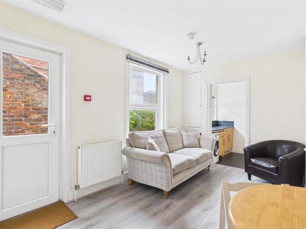 10 St Johns Road - 01.jpg