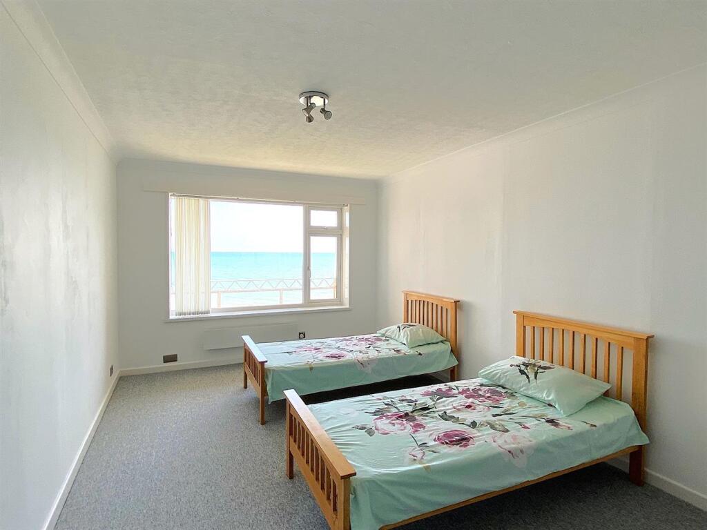 19 Grenada - Bed2.jpg