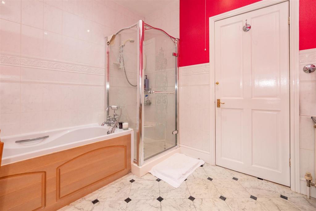 Bathroom Aspect 2.jpg
