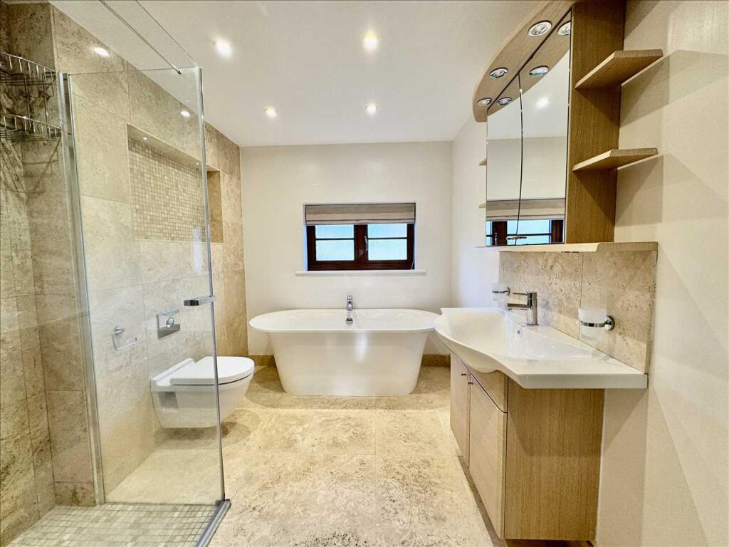 FAMILY BATHROOM