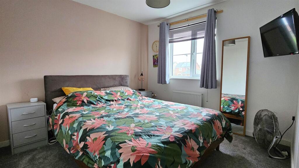 Bedroom 1.jpg