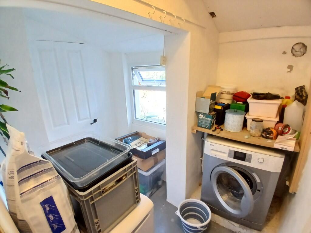UTILITY ROOM 