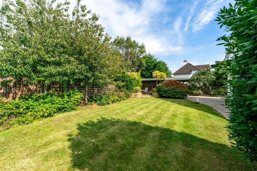 7 Bushby Avenue 2024 Final-5.jpg