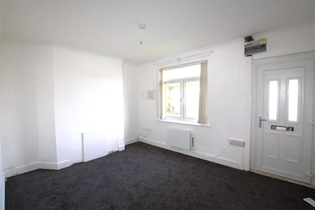 frontroom 1.jpg