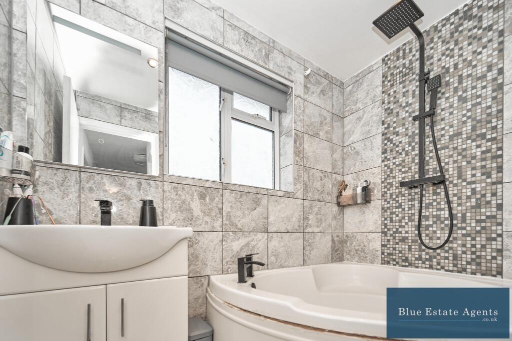 Family Bathroom Suite