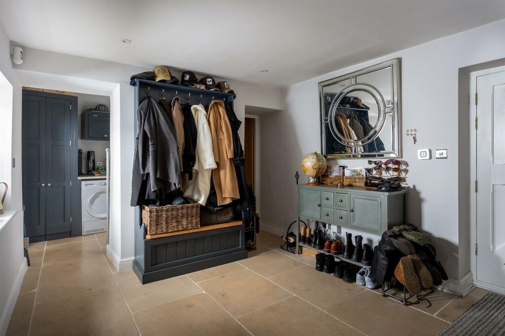 10 - 23 Querns Lane - GL7 1RL - Web.jpg