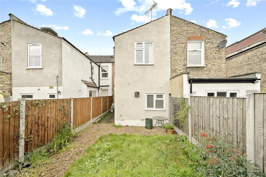 West End Avenue, Leyton, London, E10