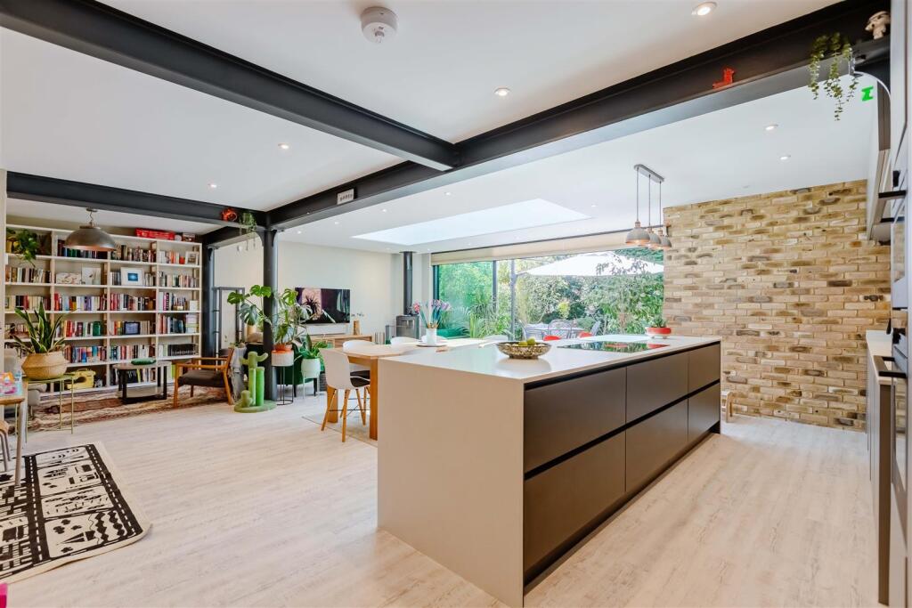 3 Ryecroft Gardens_25.JPG