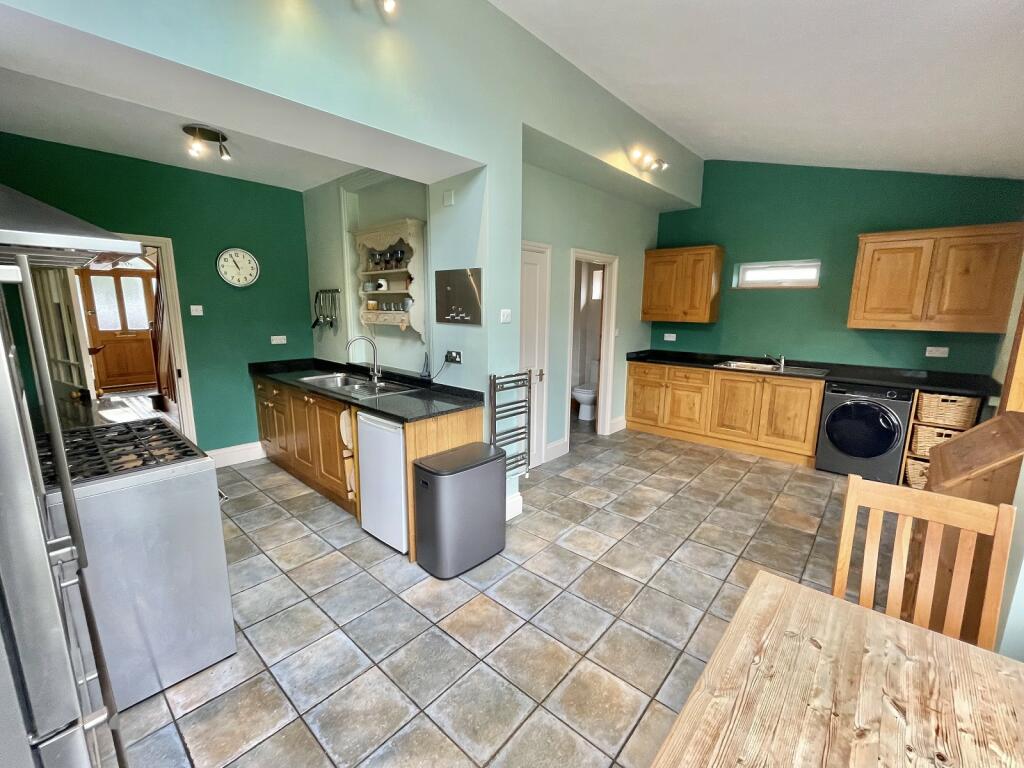 KITCHEN /DINER