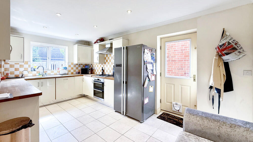 Kitchen/breakfast...