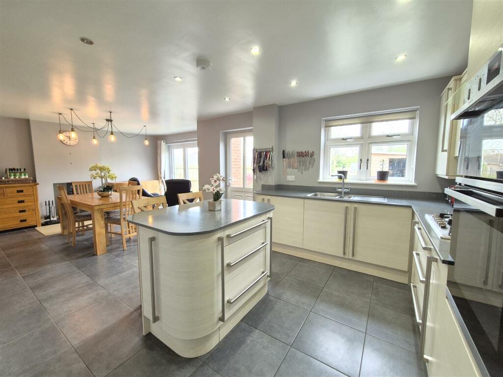 Living Kitchen &amp; Diner