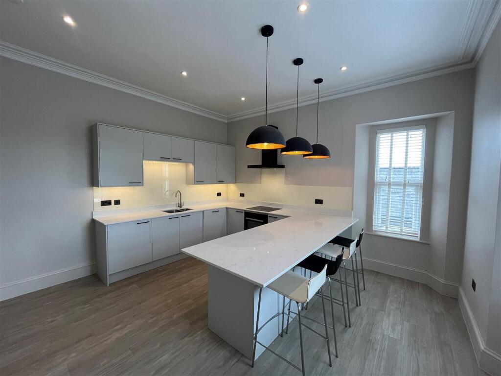 Kitchen 1.jpg