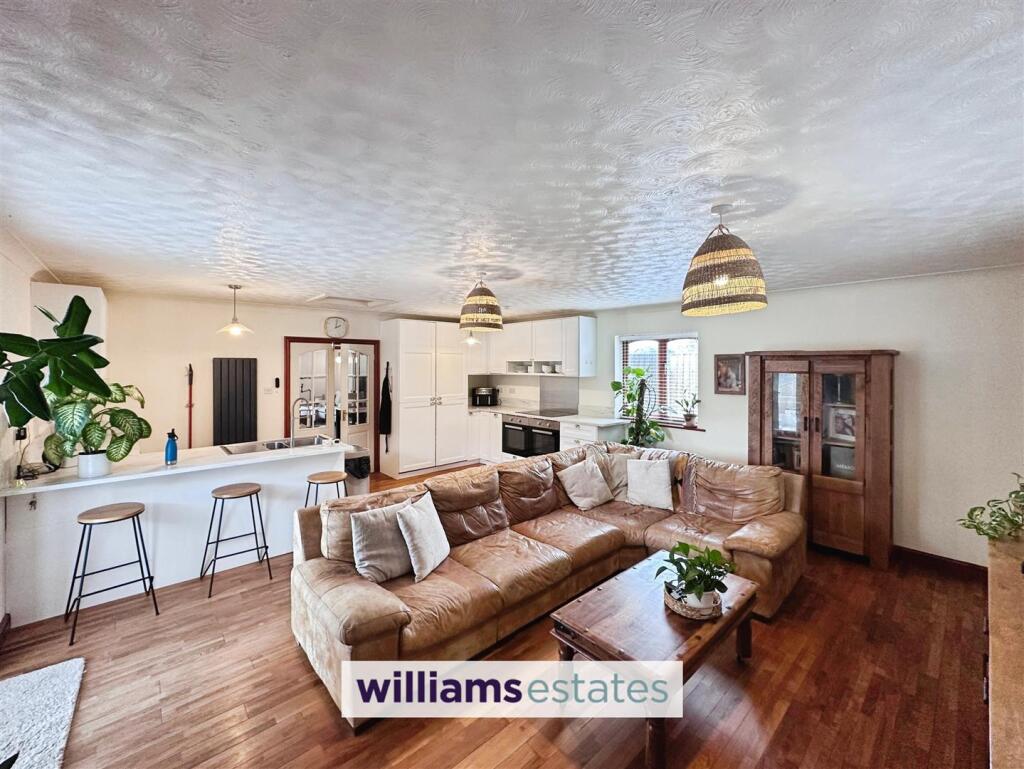 Open Plan Living/Kitchen