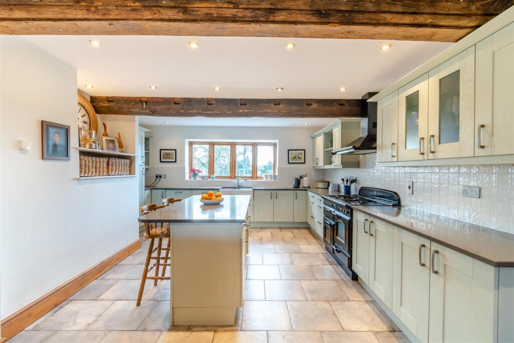 8548843-interior37.jpg