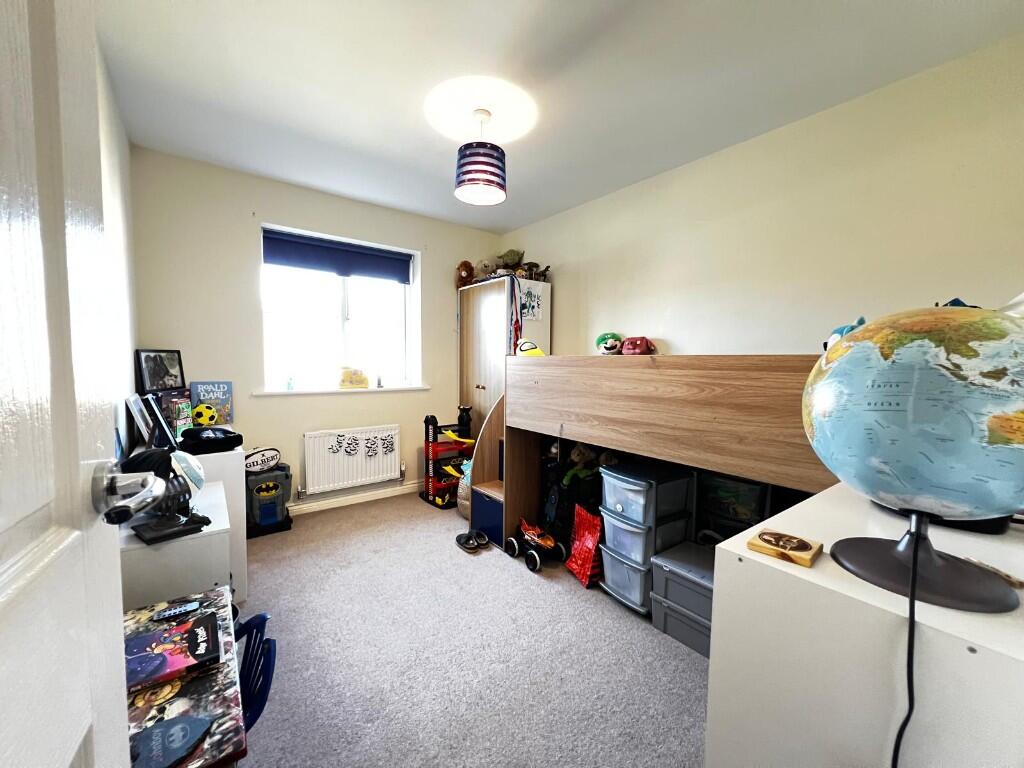 BEDROOM 2