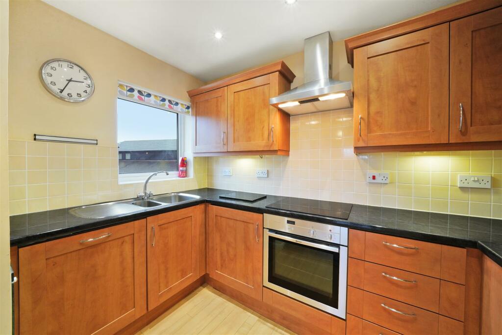 10 Southern Place, Greenford Road - dw63YSw3SEecIi