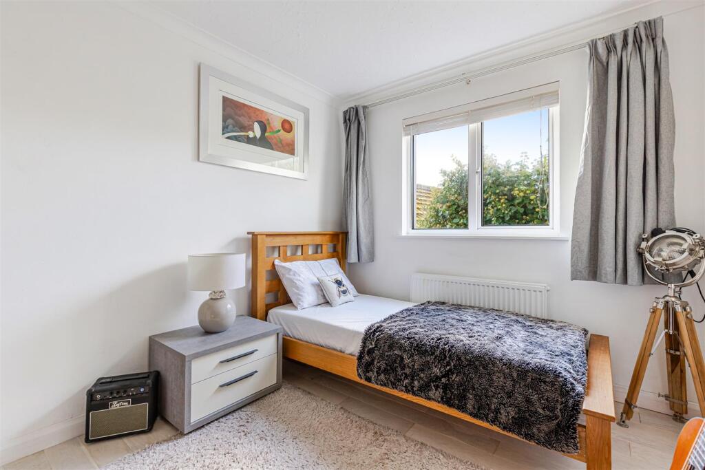 A21 - 10 Grenville Close, Stokenham - 250930.jpg