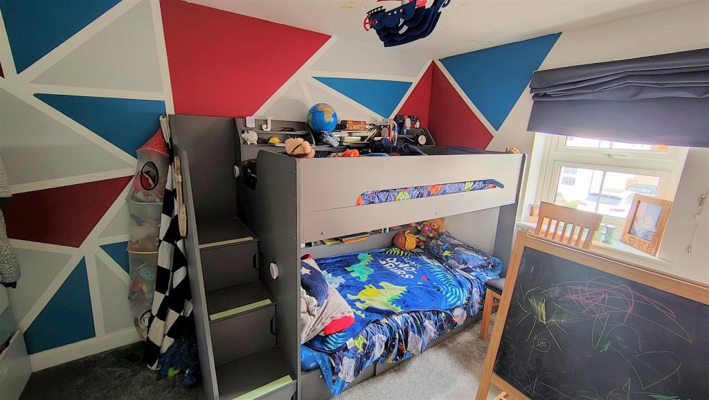 bed 2.jpg