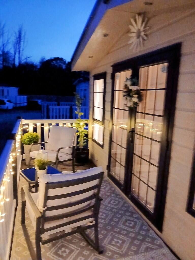 Vendors Front dec...