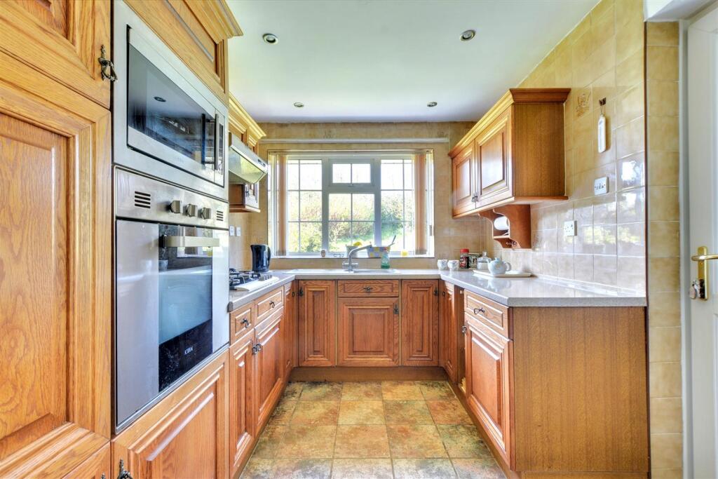 Kitchen_2.jpeg