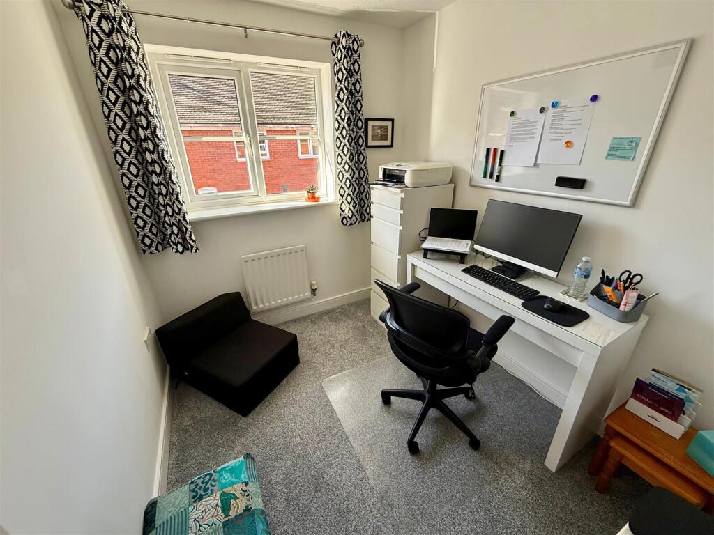 KL1 Bed4.jpg
