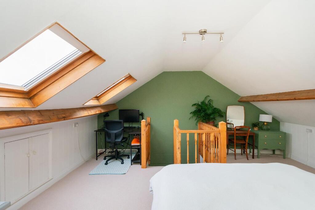 0M1RFS - Loft Room A.jpg