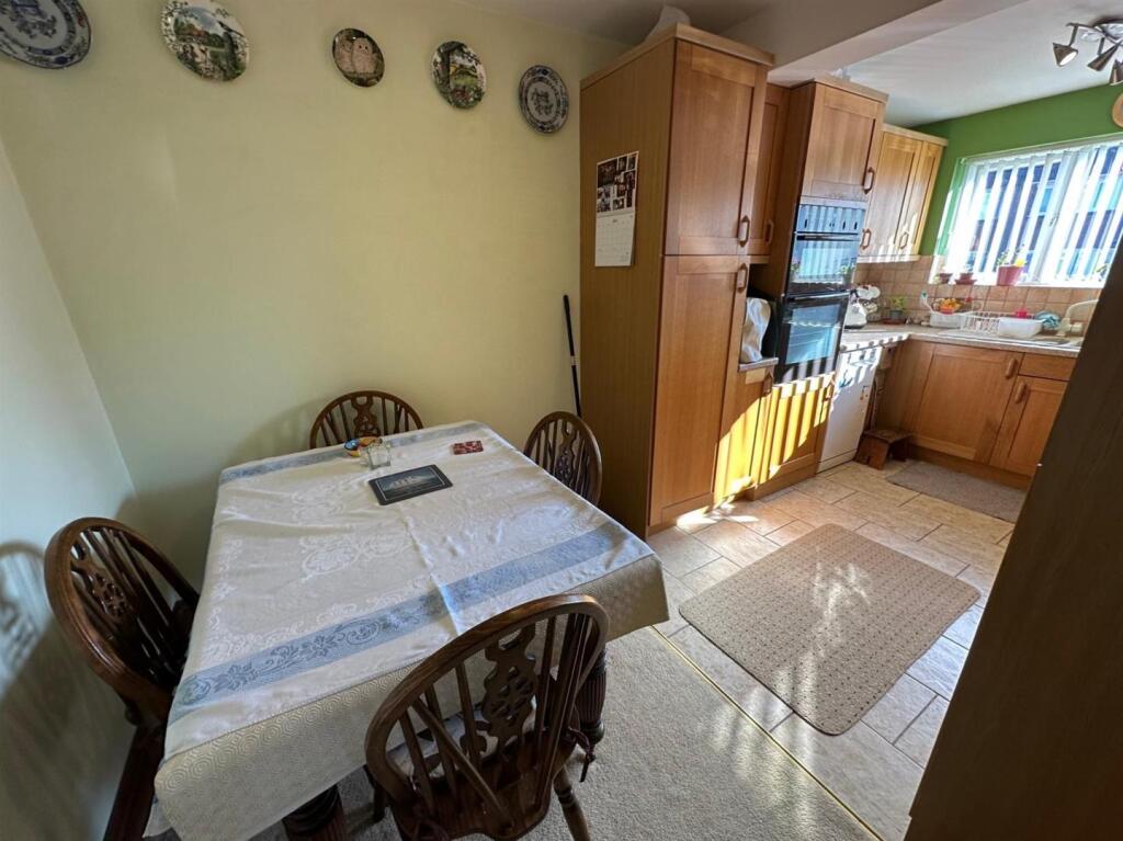 Kitchen-breakfast room.jpg