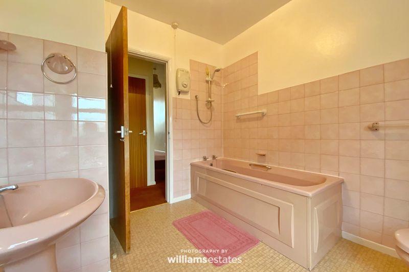 Flat 2 Bathroom