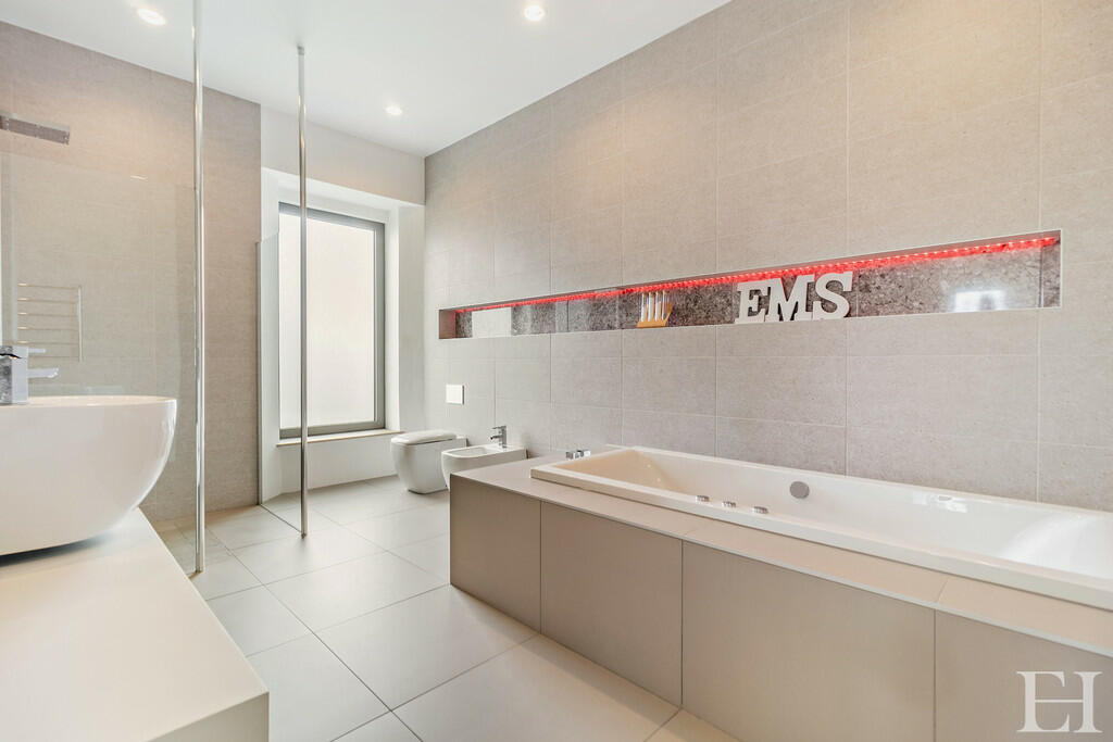 8623234-interiorW...
