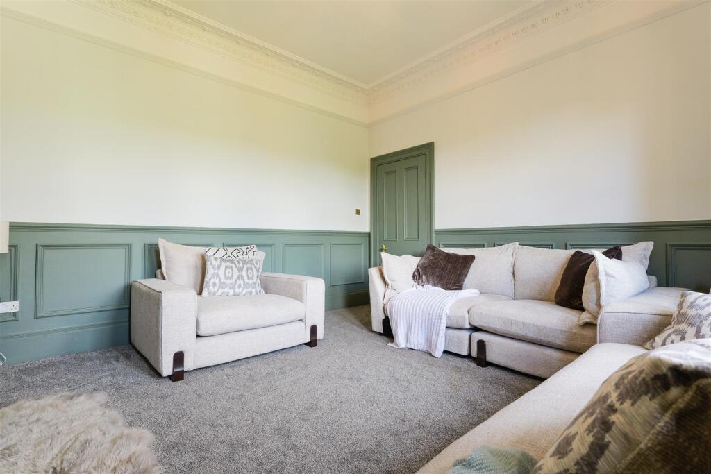5- Lounge.jpg