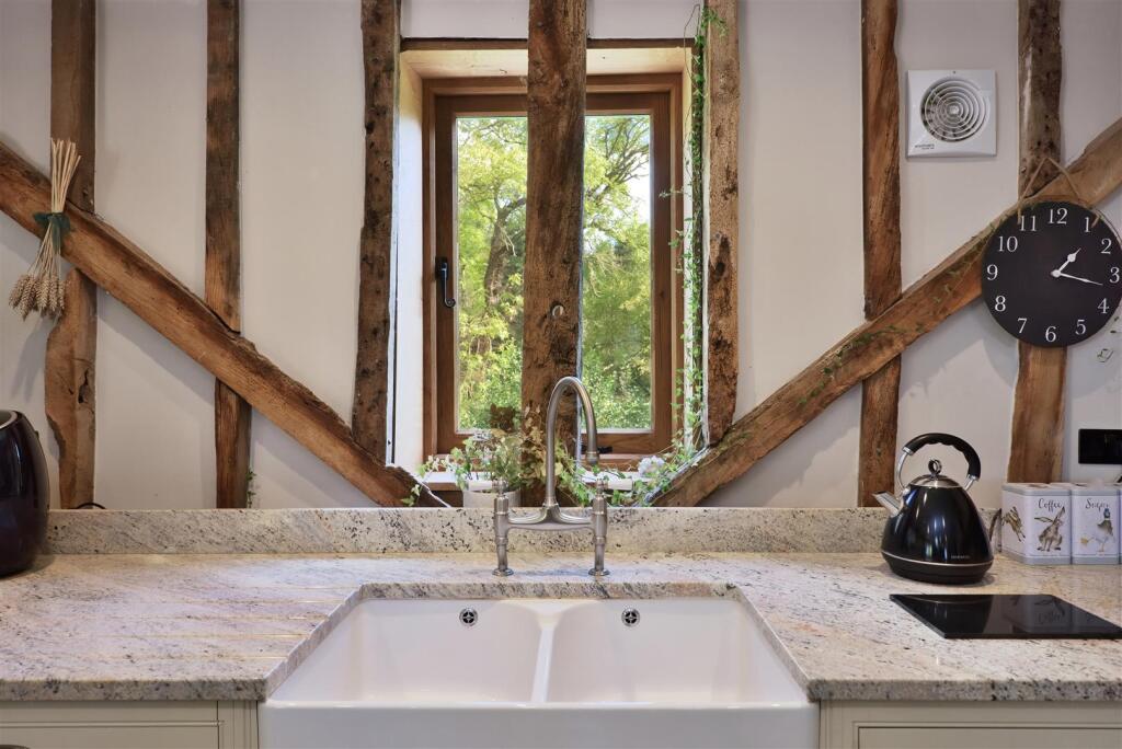 Old Court Barn Brobury (58).jpg