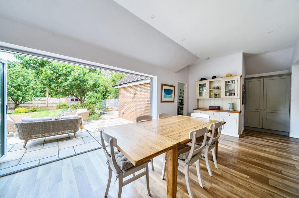 1301440-16-683d7d...