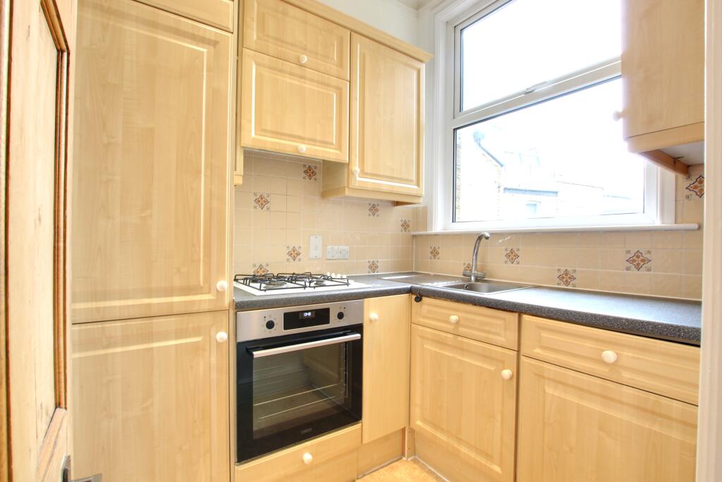 3 KITCHEN.jpg
