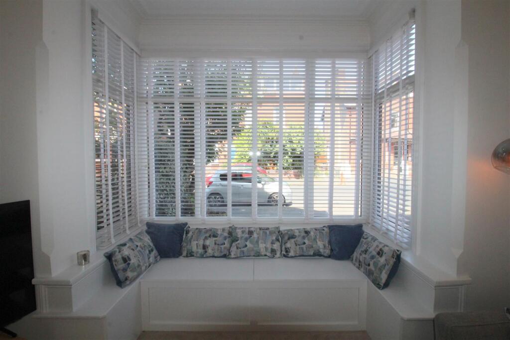 Park Rd, 50A, window seat.JPG