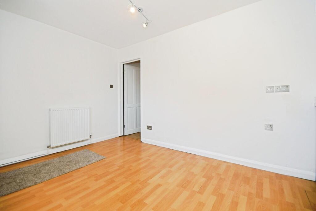 DINING ROOM.jpg