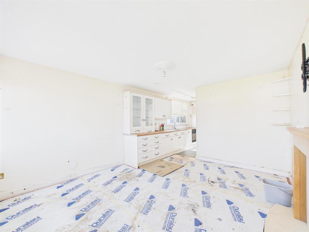 Living Room/Kitchen