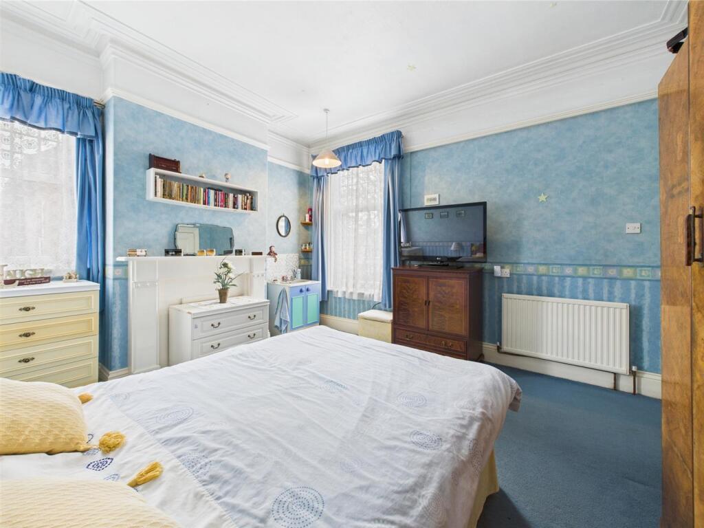 Bedroom: